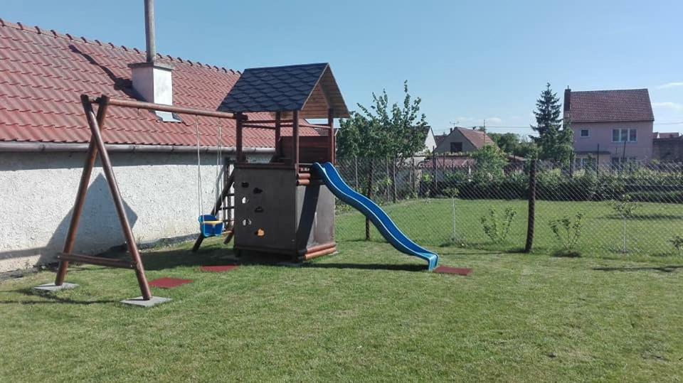 Penzion U Dvou Lip Drnholec Exterior photo